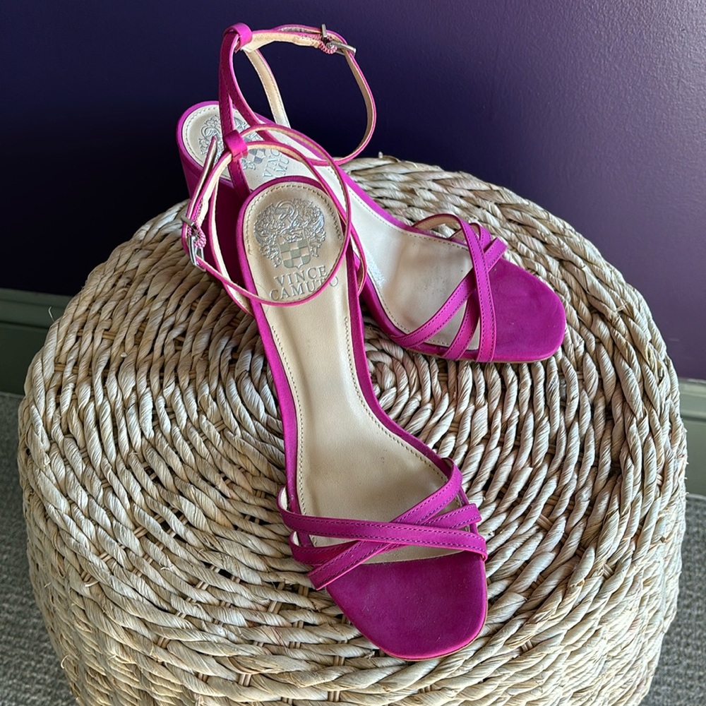 Size 7M Vince Camuto suede dress sandals